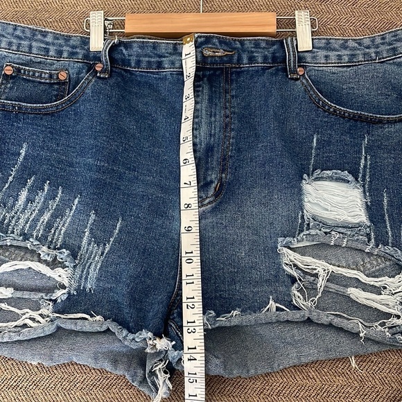 Boohoo Blue short denim blue jean distressed plus shorts size 16 - Picture 6 of 7